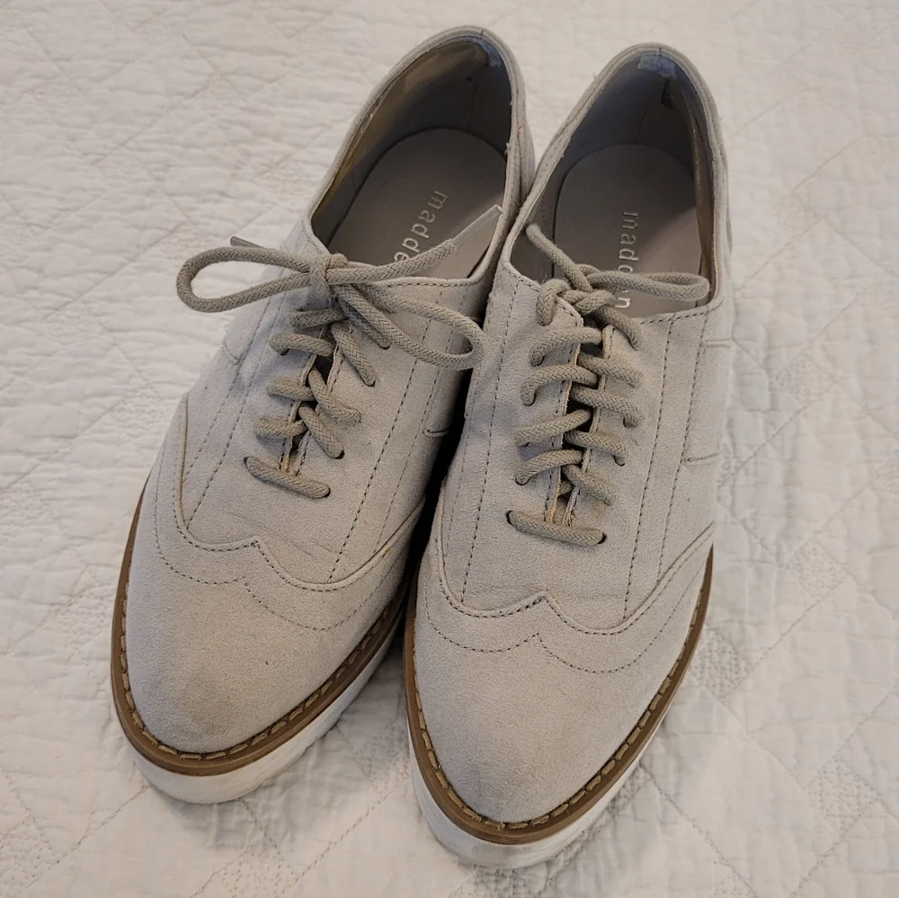 Madden Girl 'Andria' platform wing tip lace-up grey white tan size 6M